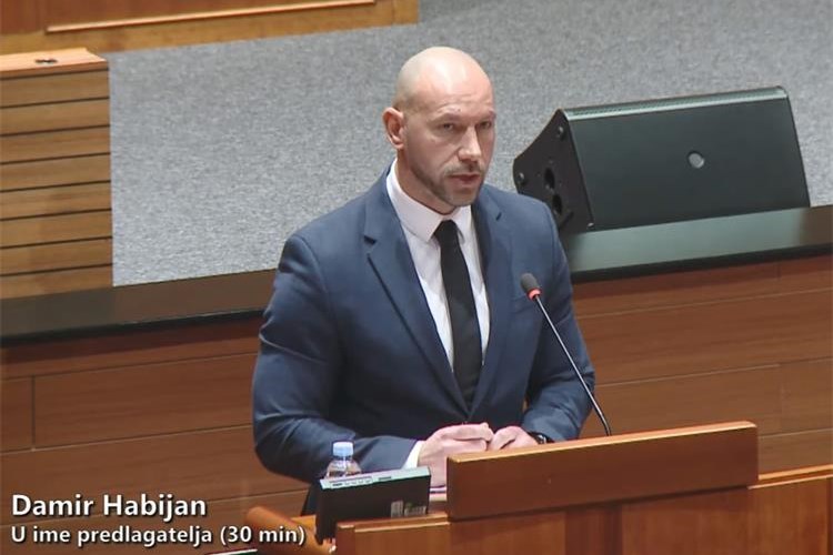 Slika /slike/00 MINISTAR HABIJAN/47f8075d-1d44-47cc-bbe1-82d17caba716.jpg